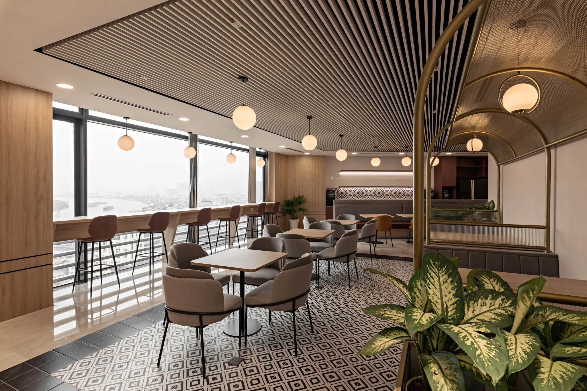 <figcaption>The new Office of Savills leverages the natural light with a smart lighting system to not only optimize the energy but also enhance the employee's well-being.</figcaption>